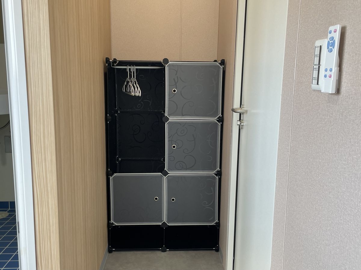 収納ラックとハンガー